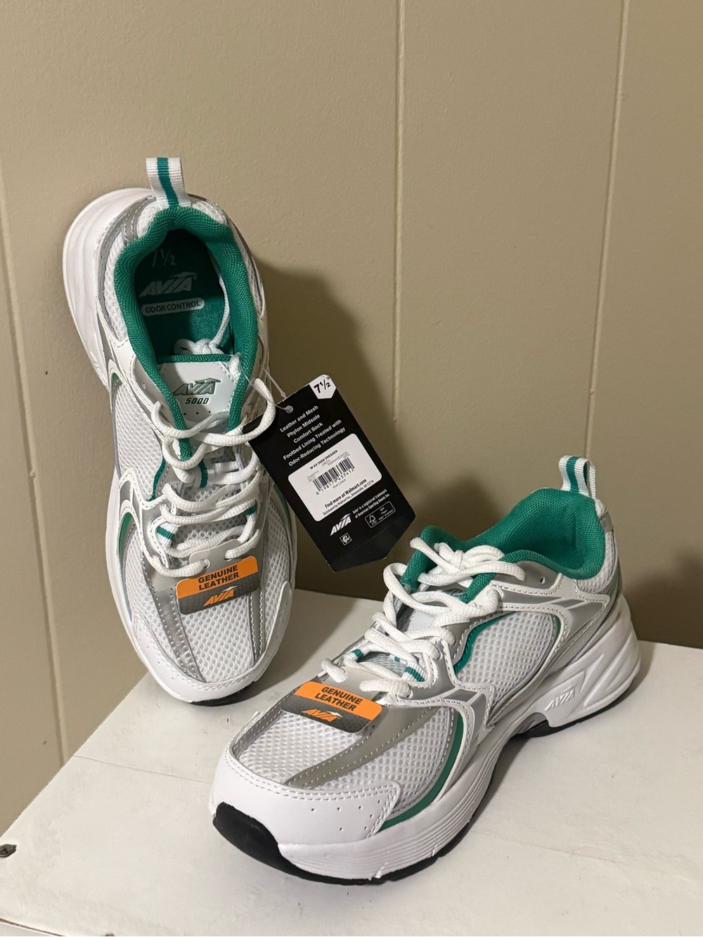 Avia White&Green Women's Athletic Sneakers 7.5